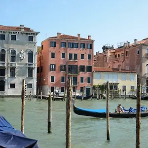 https://charming-apartment-on-grand-canal.hotelinveneto.com